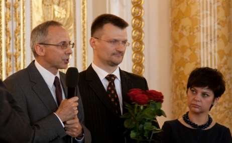 Na zdjęciu od lewej: prof. Paweł Strumiłło, mgr Remigiusz Danych, Prezes PARP pani Bożena Lublińska-Kasprzak, Przewodnicząca Kapituły Konkursu.